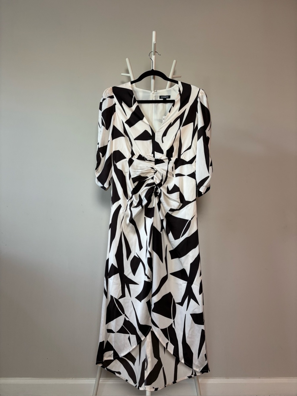 New EXPRESS Abstract Brown & White Ruched Front Midi Dress